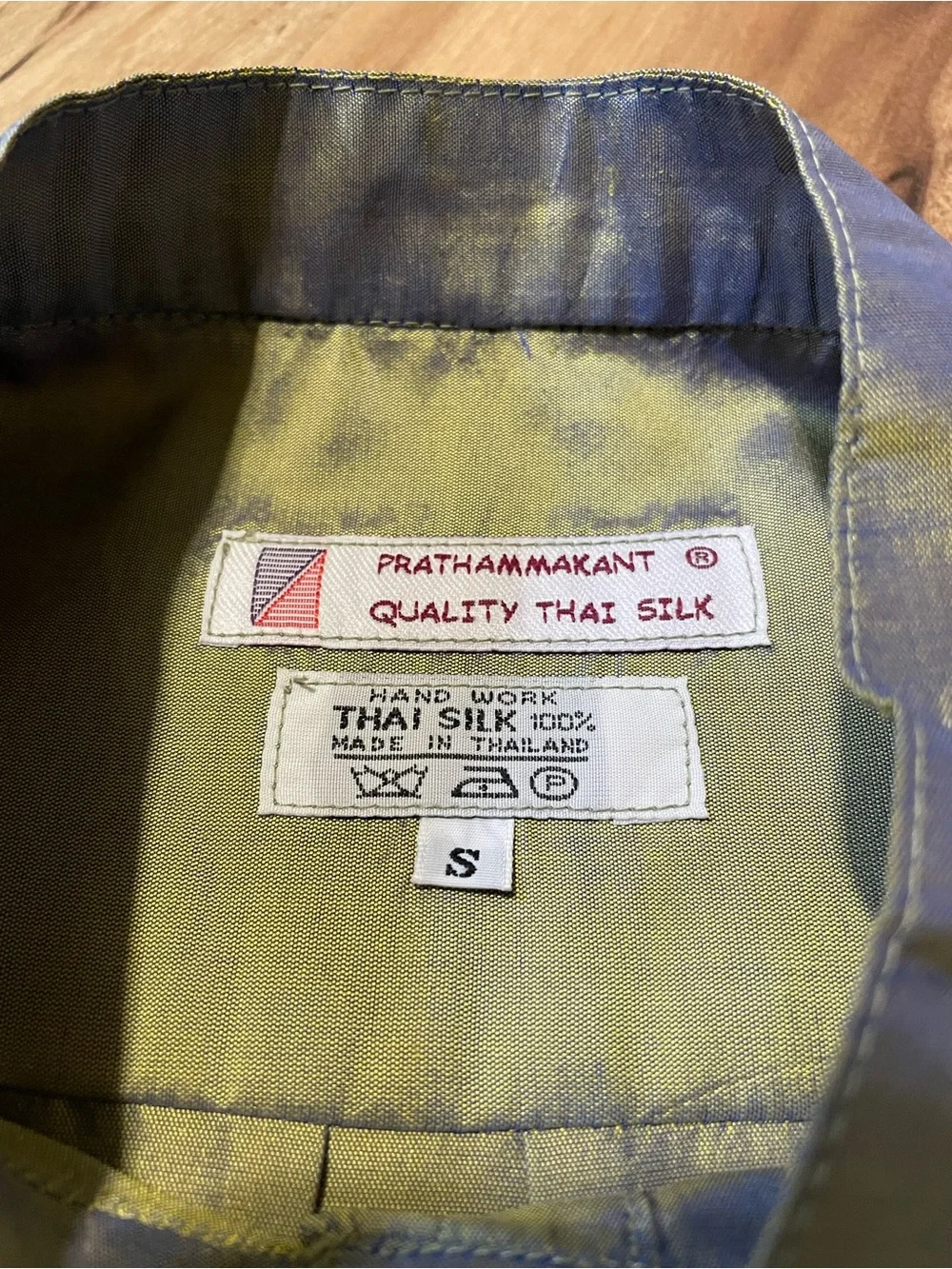PRATHAMMAKANT Shot Silk Mandarin Collar Button Up - Luminous Sage Green - Picture 7 of 7